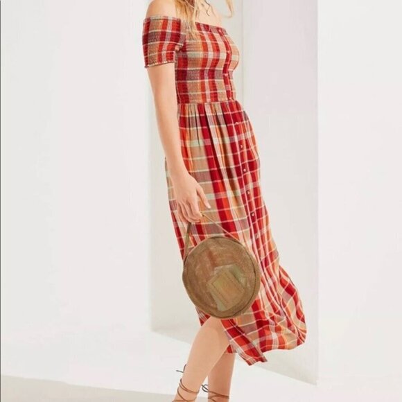 UO Urban Outfitters  Monica Smocked Off-The-Shoulder Midi Dress S Small - Picture 5 of 13
